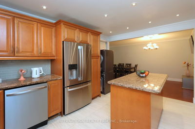 3352 Queen Frederica Dr, Mississauga - Applewood image-0-1