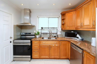 3352 Queen Frederica Dr, Mississauga - Applewood image-0-2