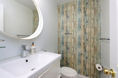 3352 Queen Frederica Dr, Mississauga - Applewood image-0-4