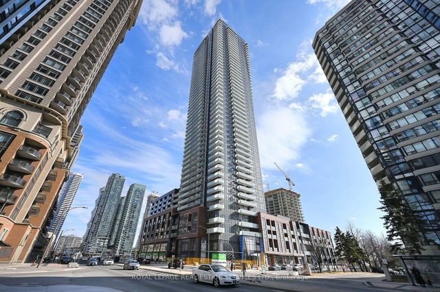 312 - 430 Square One Drive