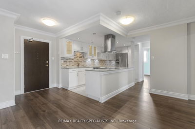 Unit 803 — 820 Burnhamthorpe Rd, Toronto - Markland Wood image-0-2