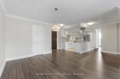 Unit 803 — 820 Burnhamthorpe Rd, Toronto - Markland Wood image-0-3