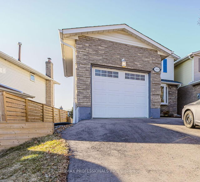 Upper Level - 2416 Malcolm Crescent