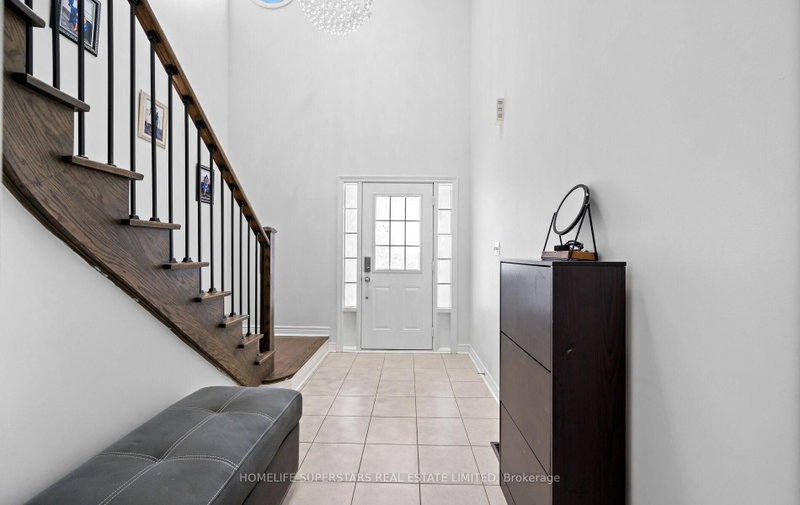 481 Beesborough Milton,ON L9T 1V7 — Photo 4