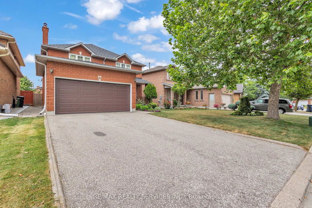 8 Thoroughbred Crescent