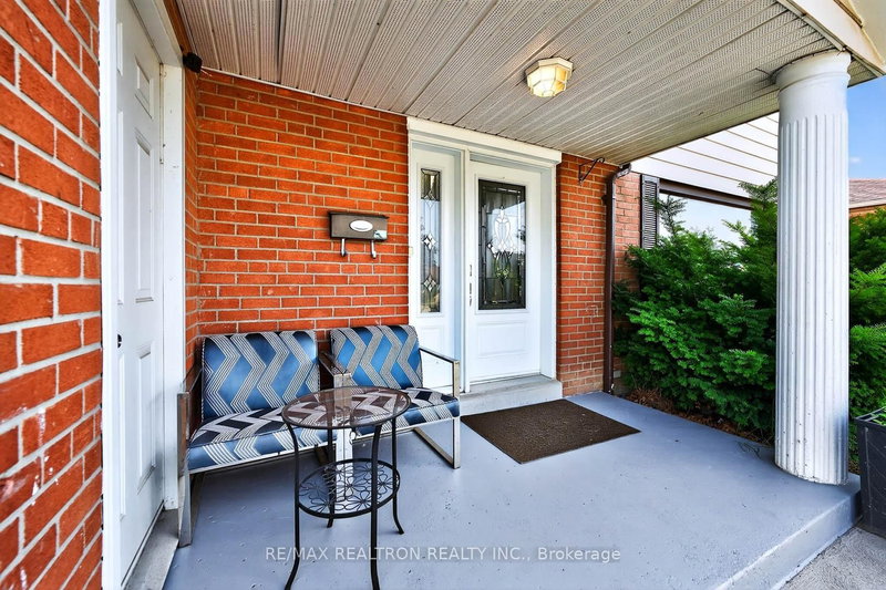 7258 Vernor Dr, Mississauga, L4T 2P4 | Image 3