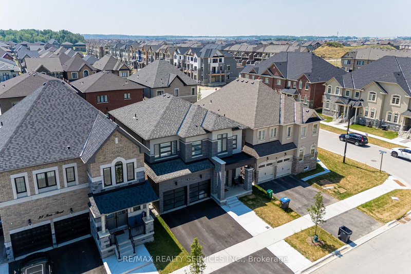 40 Icon St, Brampton, L6R 4E5 | Image 3