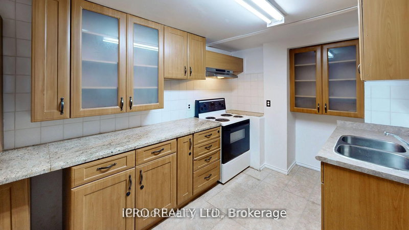 32 Dafoe Cres, Brampton, L6Y 2L2 | Image 3