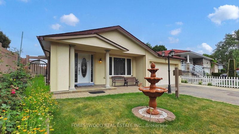 571 Silver Creek Blvd, Mississauga, L5A 2B6 | Image 2