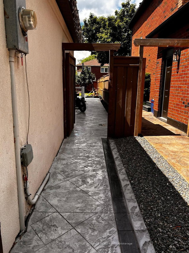 Bsmt - 1468 Ambercroft Lane