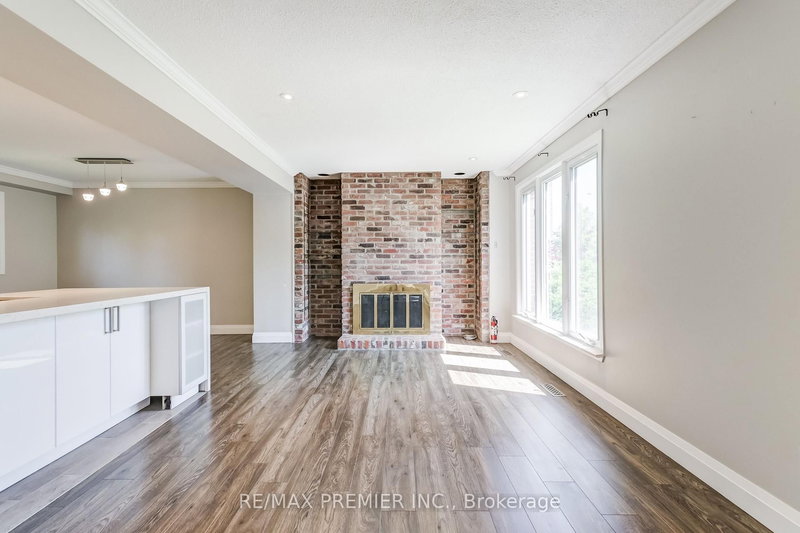 2395 Benedet Dr, Mississauga, L5J 4H5 | Image 3