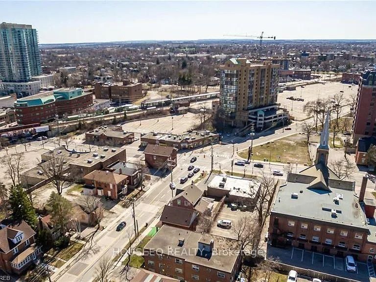 8 Church St E, Brampton, L6V 1E9 | Image 2