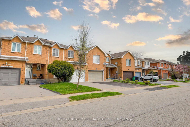 128 TOBA Cres N, Brampton, L6Z 4R9 | Image 2
