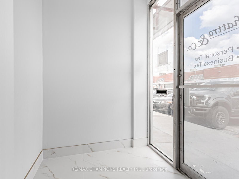 26 - 2565 Steeles Ave E, Brampton, L6T 4L6 | Image 2