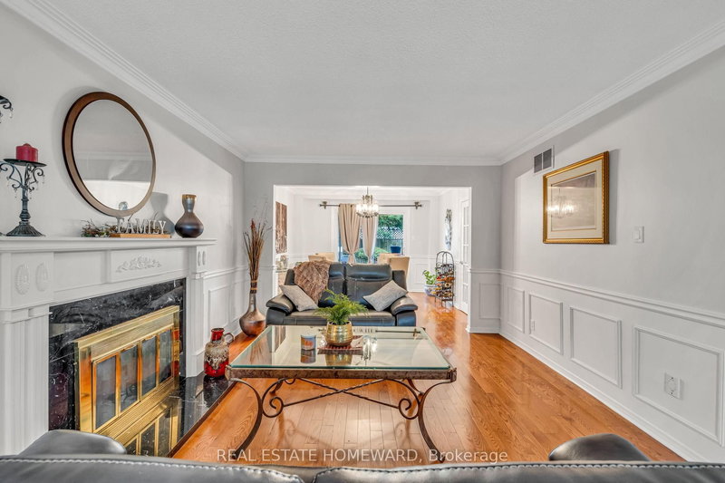 2032 Shannon Dr, Mississauga, L5H 3W3 | Image 3