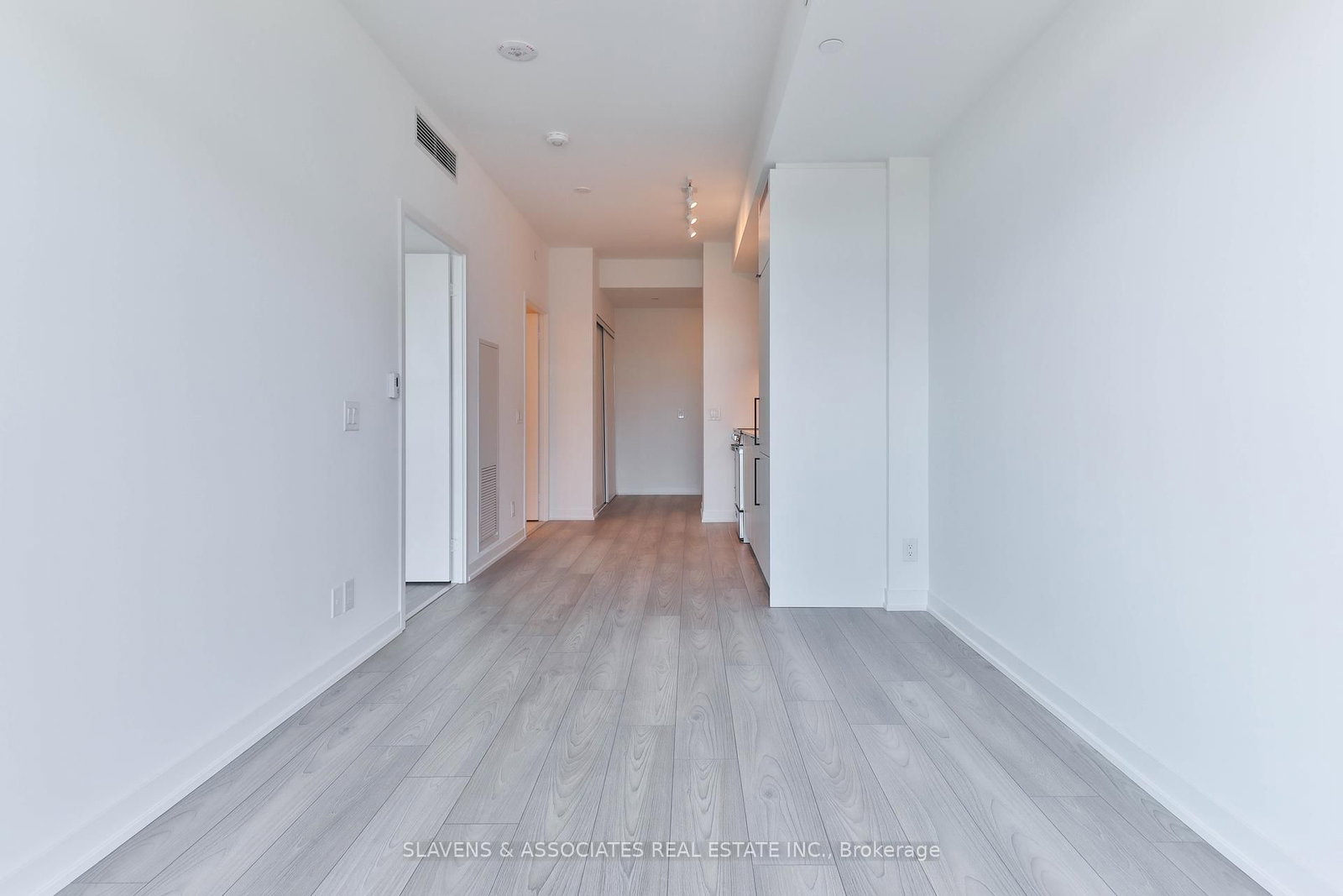 285 Dufferin Street, Unit 910 - Photo 8