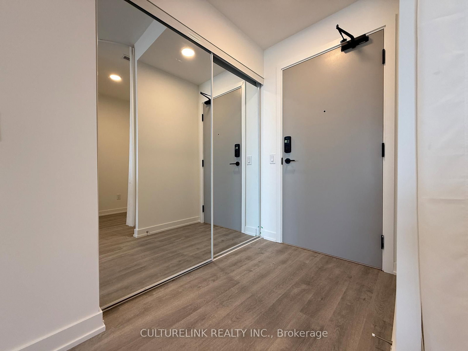 5105 Hurontario Street, Unit 1604 - Photo 4