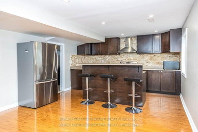 Unit Lower — 11 Celestial Court — photo 5