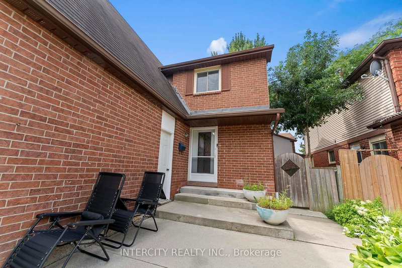 3 Gervais Dr, Brampton, L6Y 2V2 | Image 3