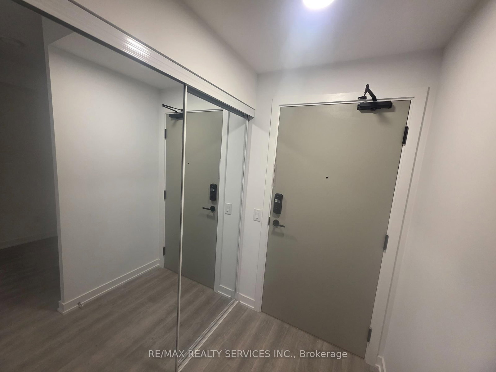 5105 Hurontario Street, Unit 1504 - Photo 6