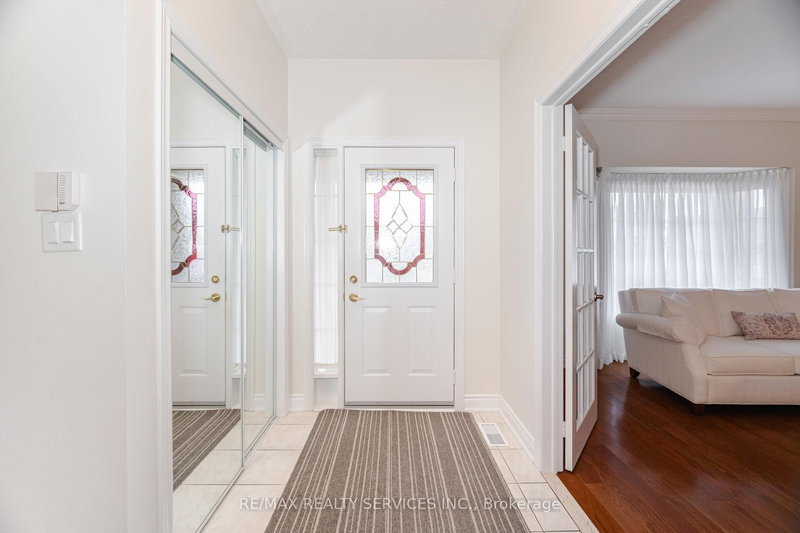 3 Tuscany Lane, Brampton, L6R 1W5 | Image 2