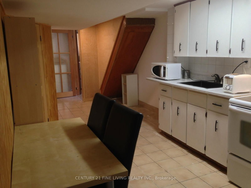 Lower - 400 Nairn Ave, Toronto, M6E 4J3 | Image 3