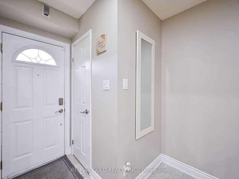 98 Centre St N, Brampton, L6V 2Z3 | Image 3