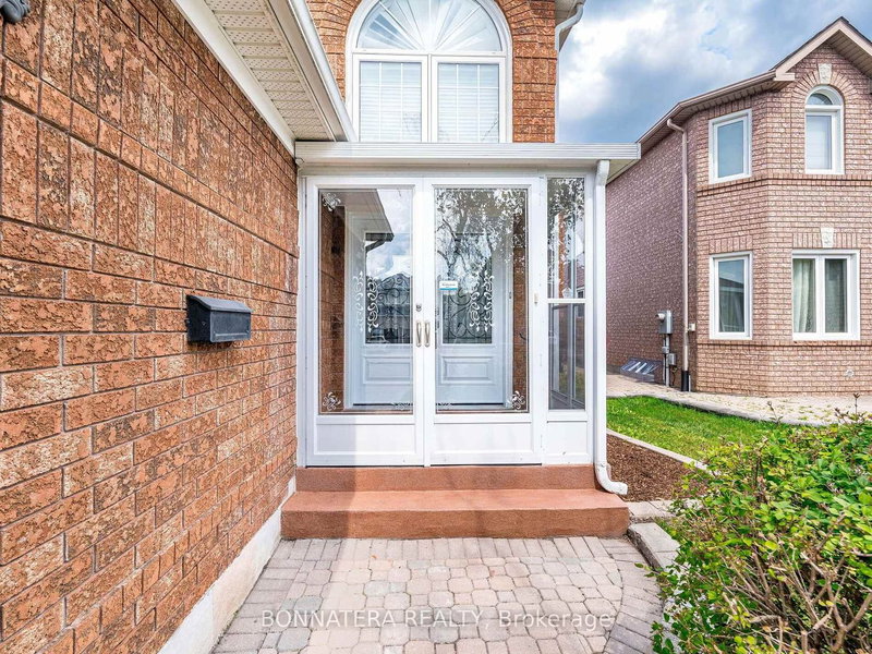 5471 Whitehorn Ave, Mississauga, L5V 1V5 | Image 3