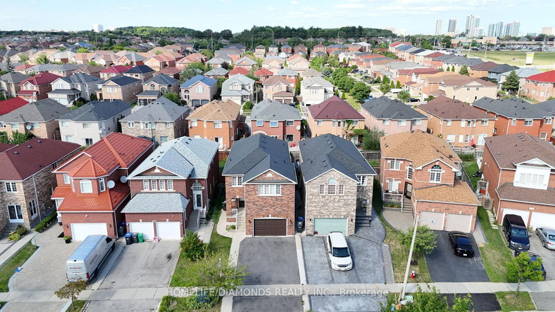 5267 BROOKWOOD Crt, Mississauga, L5V 2N8 | Image 2