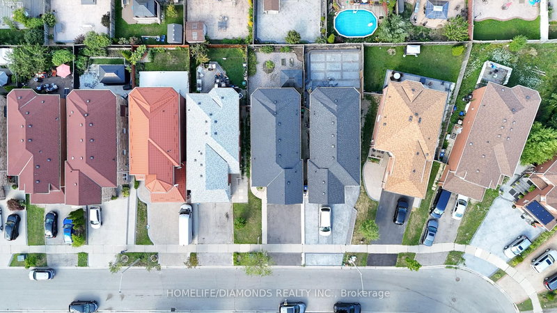 5267 BROOKWOOD Crt, Mississauga, L5V 2N8 | Image 3