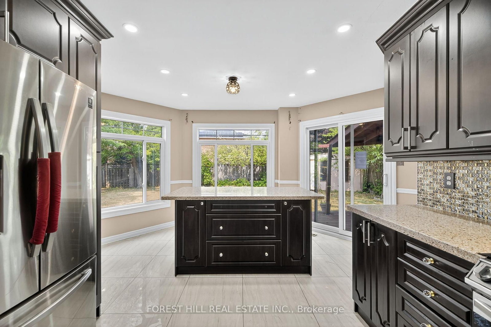 Detached House sold at 1345 Sir David Drive, Oakville, Ontario, L6J 6V5 - Clearview - MLS: W12325563