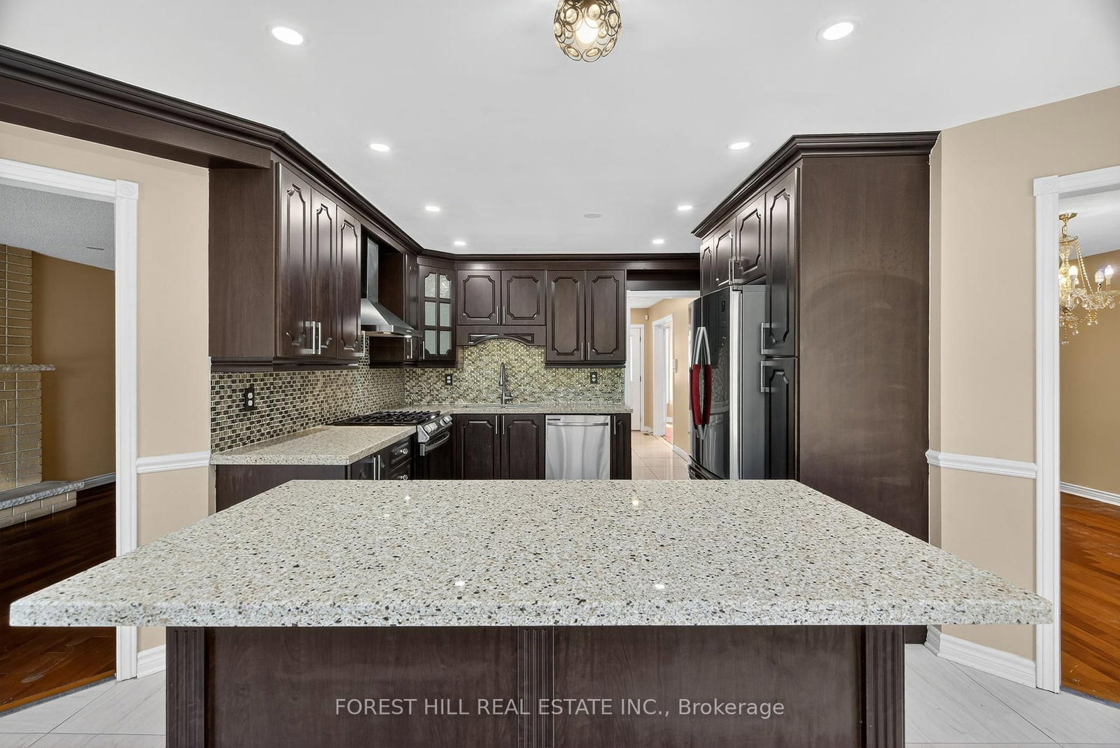 Detached House sold at 1345 Sir David Drive, Oakville, Ontario, L6J 6V5 - Clearview - MLS: W12325563