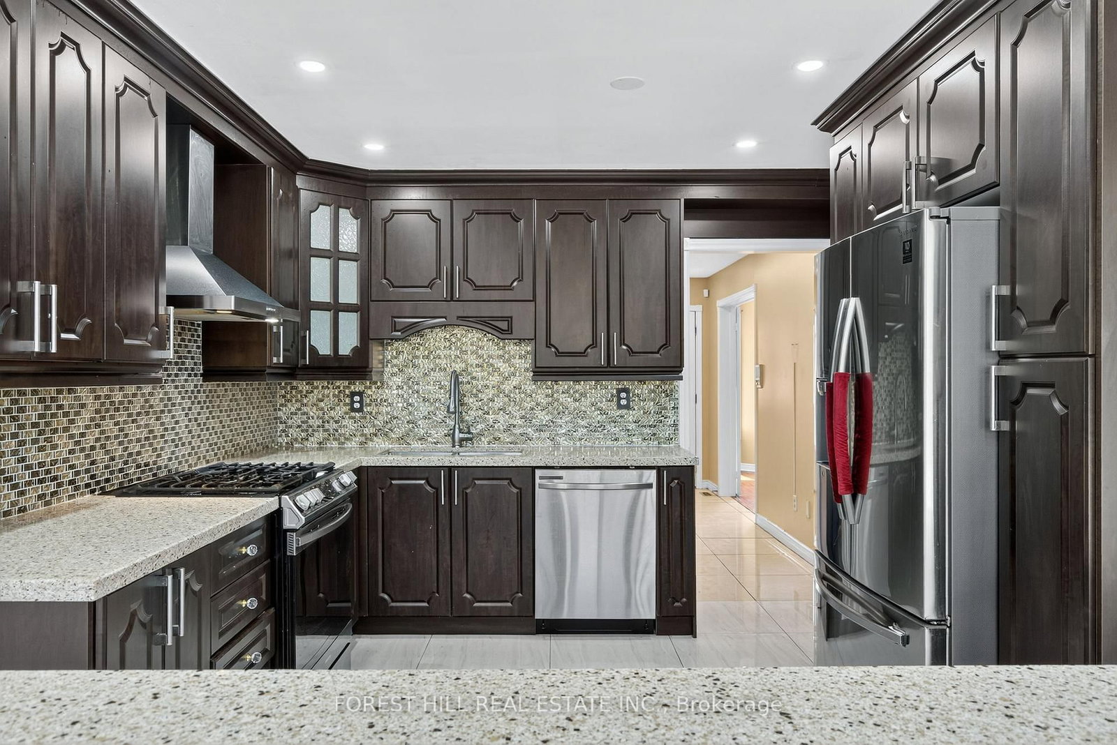 Detached House sold at 1345 Sir David Drive, Oakville, Ontario, L6J 6V5 - Clearview - MLS: W12325563