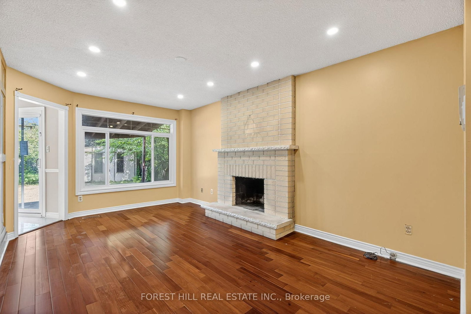 Detached House sold at 1345 Sir David Drive, Oakville, Ontario, L6J 6V5 - Clearview - MLS: W12325563