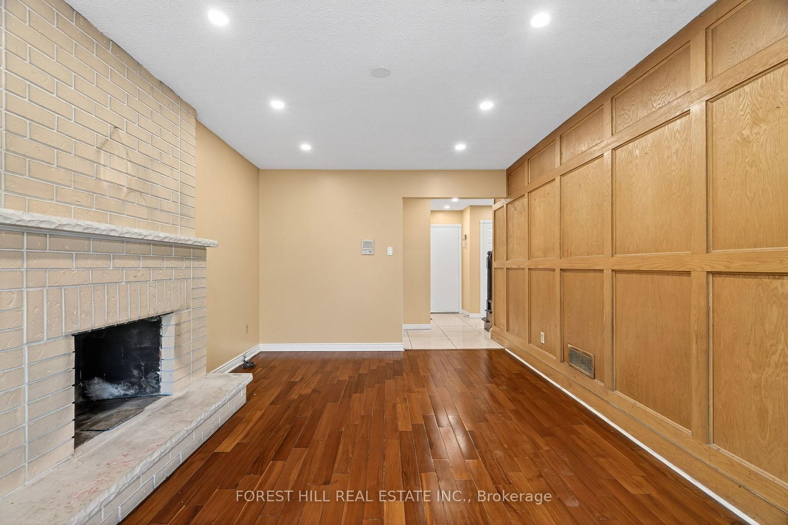 Detached House sold at 1345 Sir David Drive, Oakville, Ontario, L6J 6V5 - Clearview - MLS: W12325563