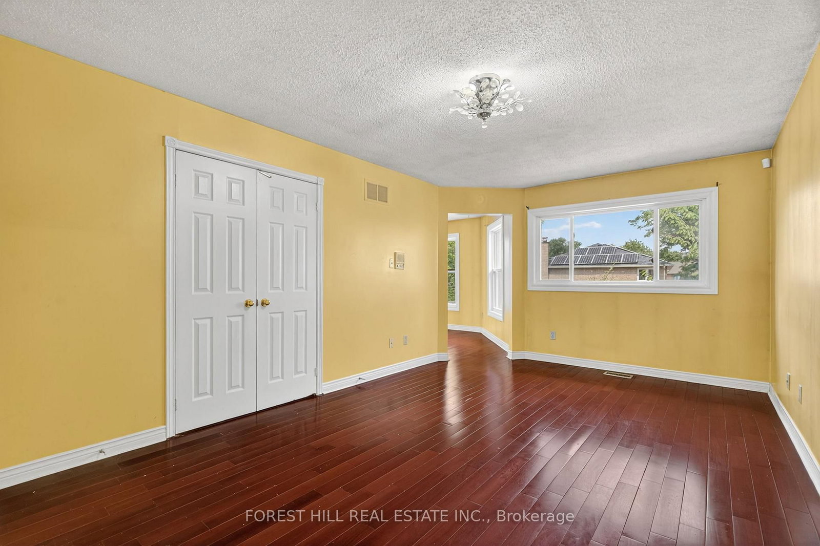 Detached House sold at 1345 Sir David Drive, Oakville, Ontario, L6J 6V5 - Clearview - MLS: W12325563