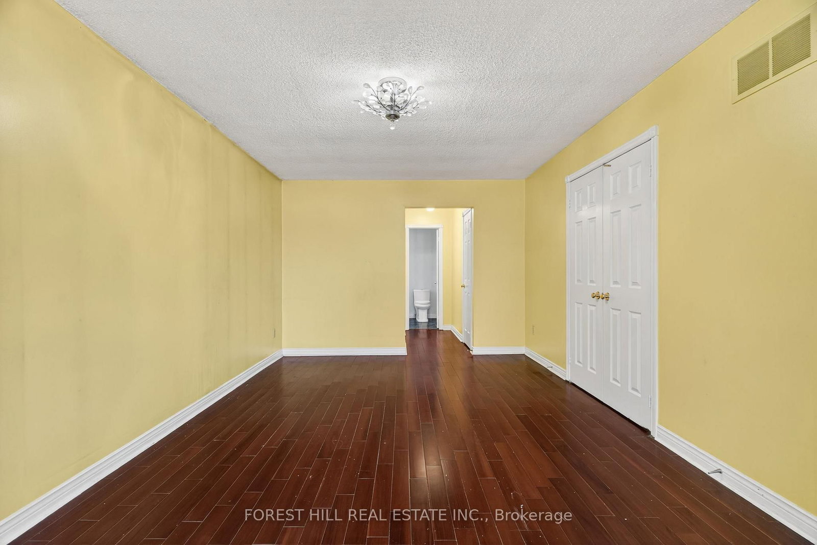 Detached House sold at 1345 Sir David Drive, Oakville, Ontario, L6J 6V5 - Clearview - MLS: W12325563