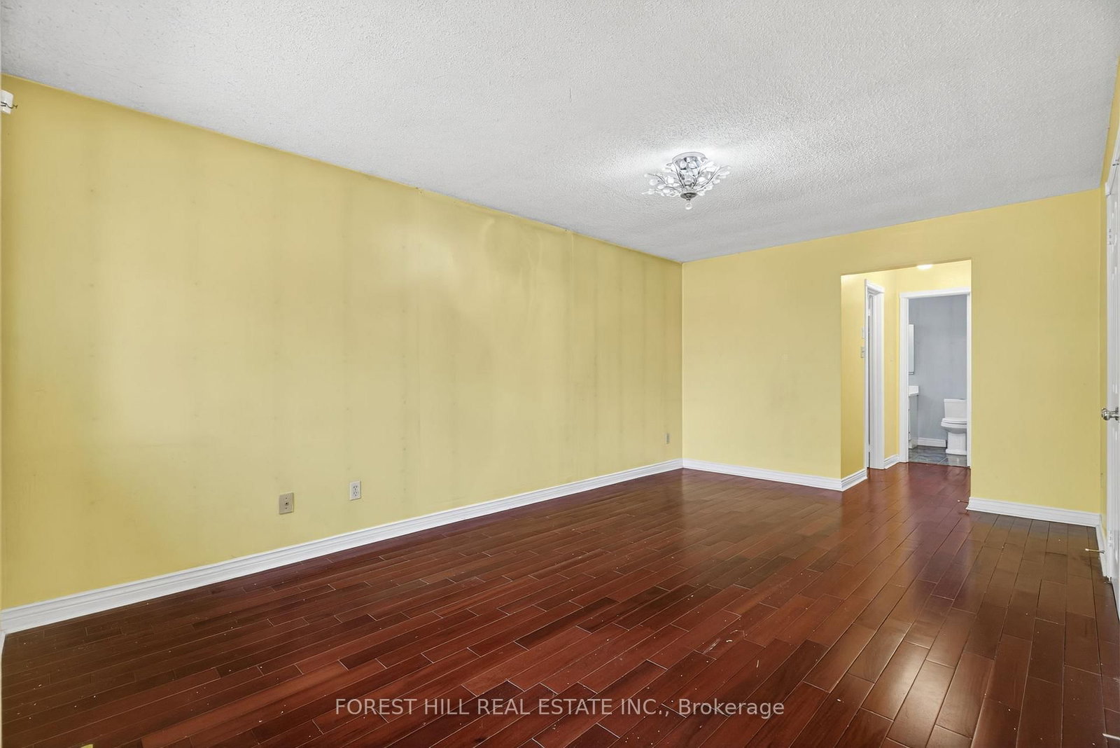 Detached House sold at 1345 Sir David Drive, Oakville, Ontario, L6J 6V5 - Clearview - MLS: W12325563