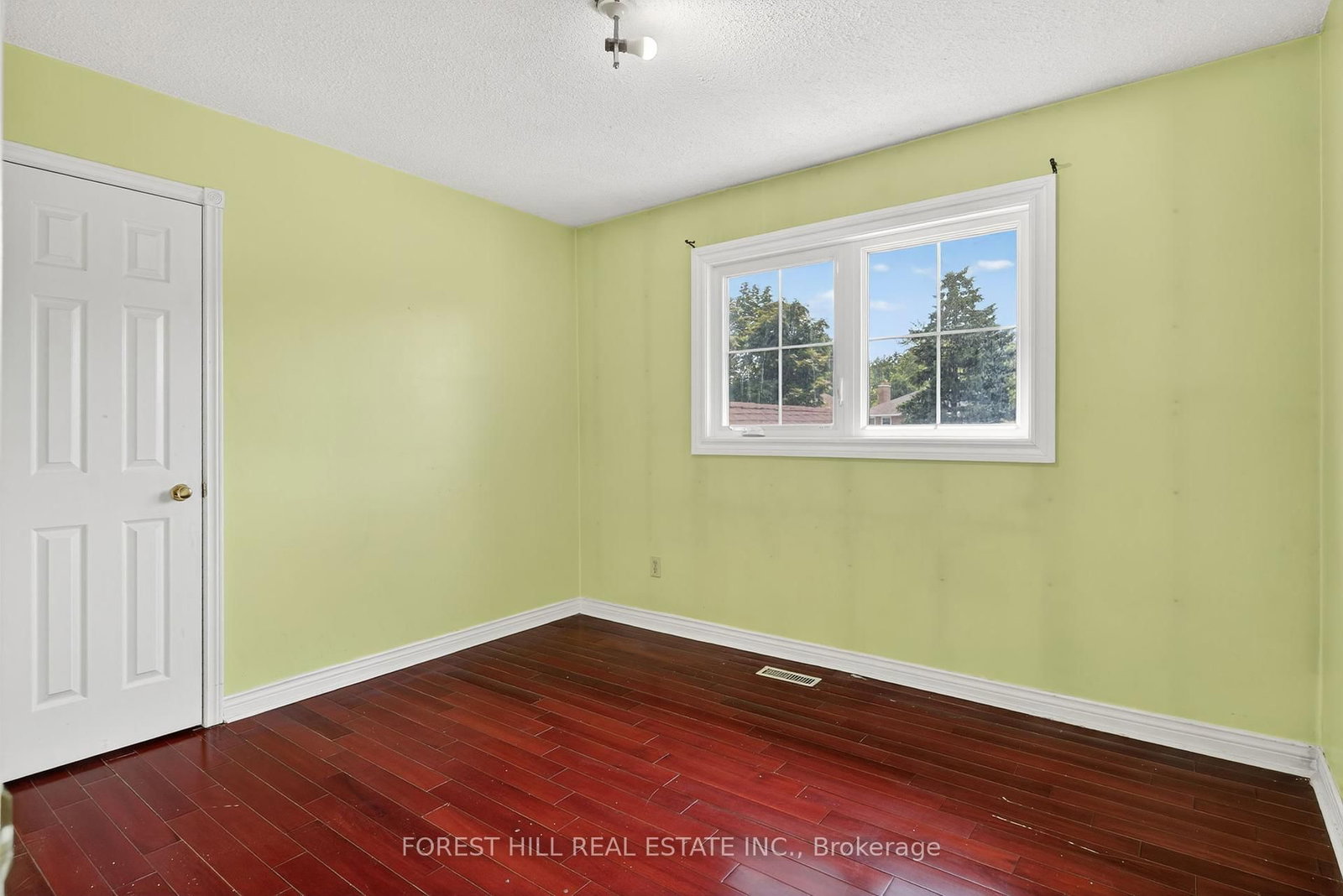 Detached House sold at 1345 Sir David Drive, Oakville, Ontario, L6J 6V5 - Clearview - MLS: W12325563