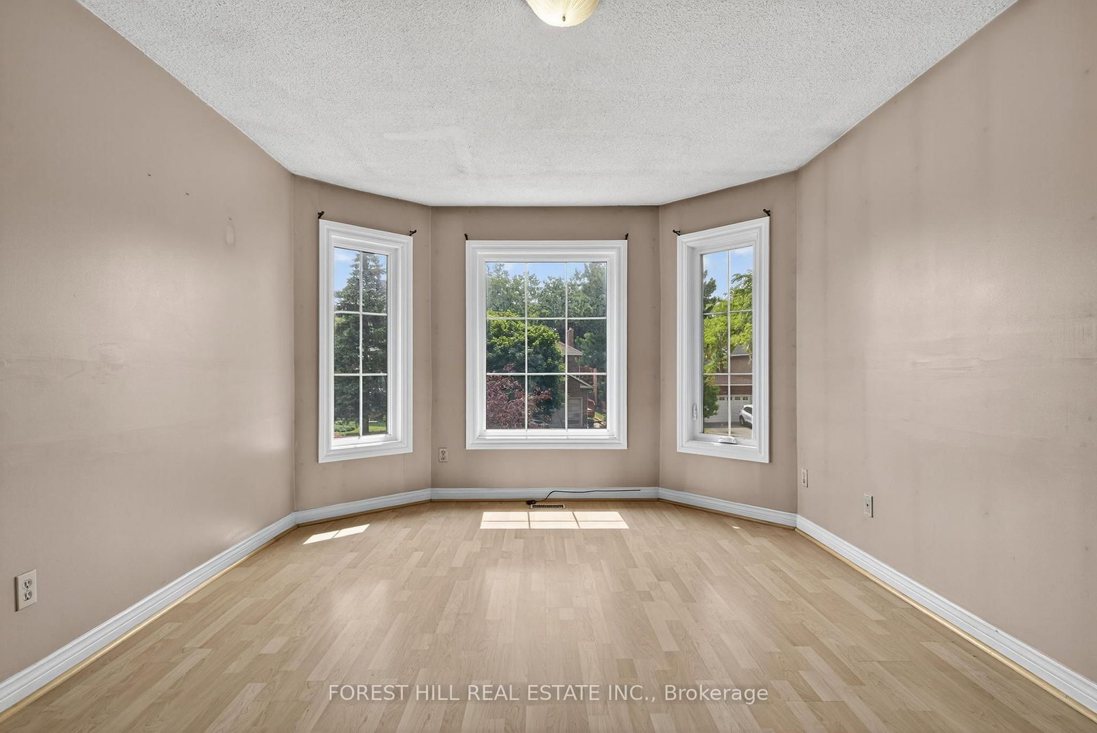 Detached House sold at 1345 Sir David Drive, Oakville, Ontario, L6J 6V5 - Clearview - MLS: W12325563