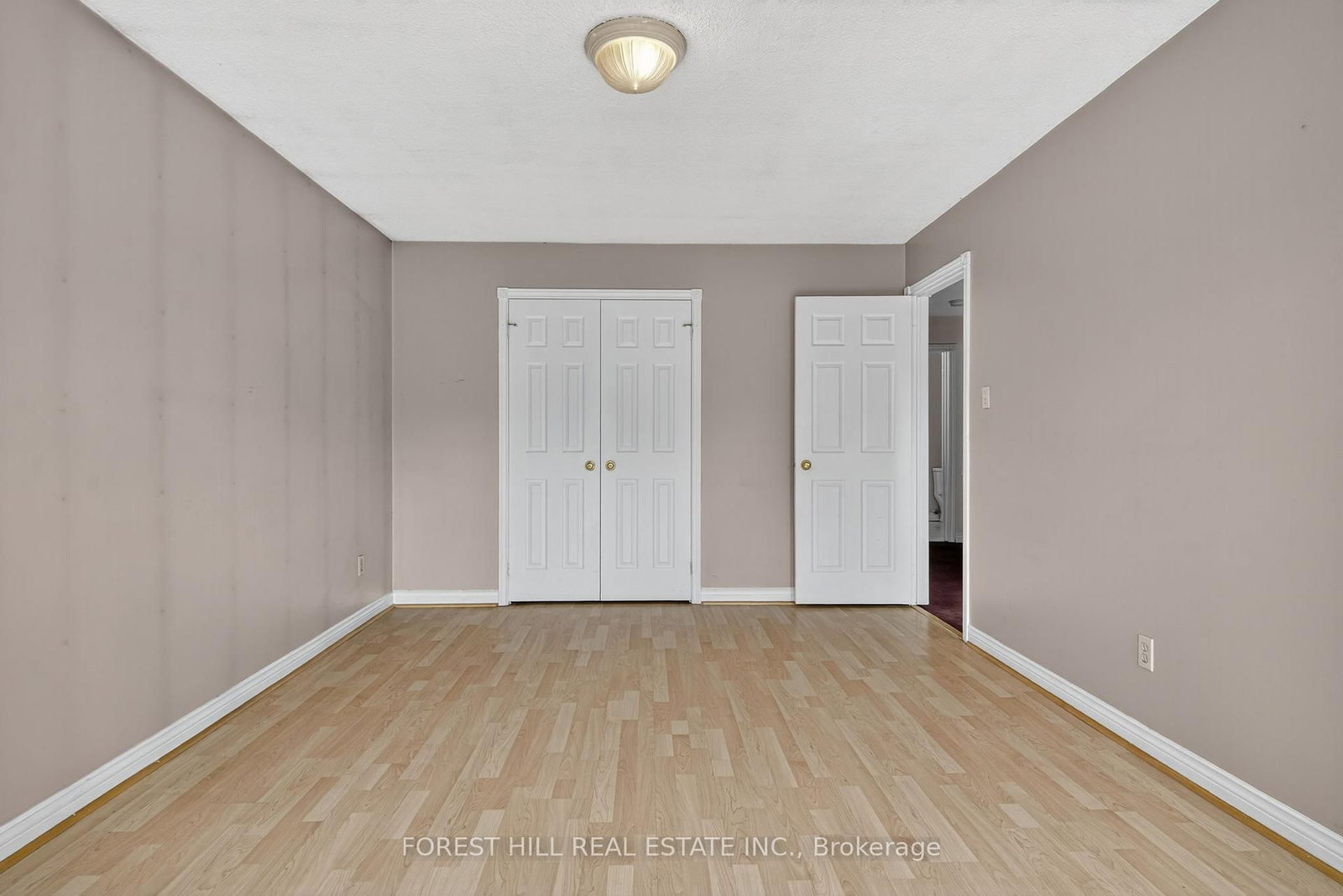 Detached House sold at 1345 Sir David Drive, Oakville, Ontario, L6J 6V5 - Clearview - MLS: W12325563