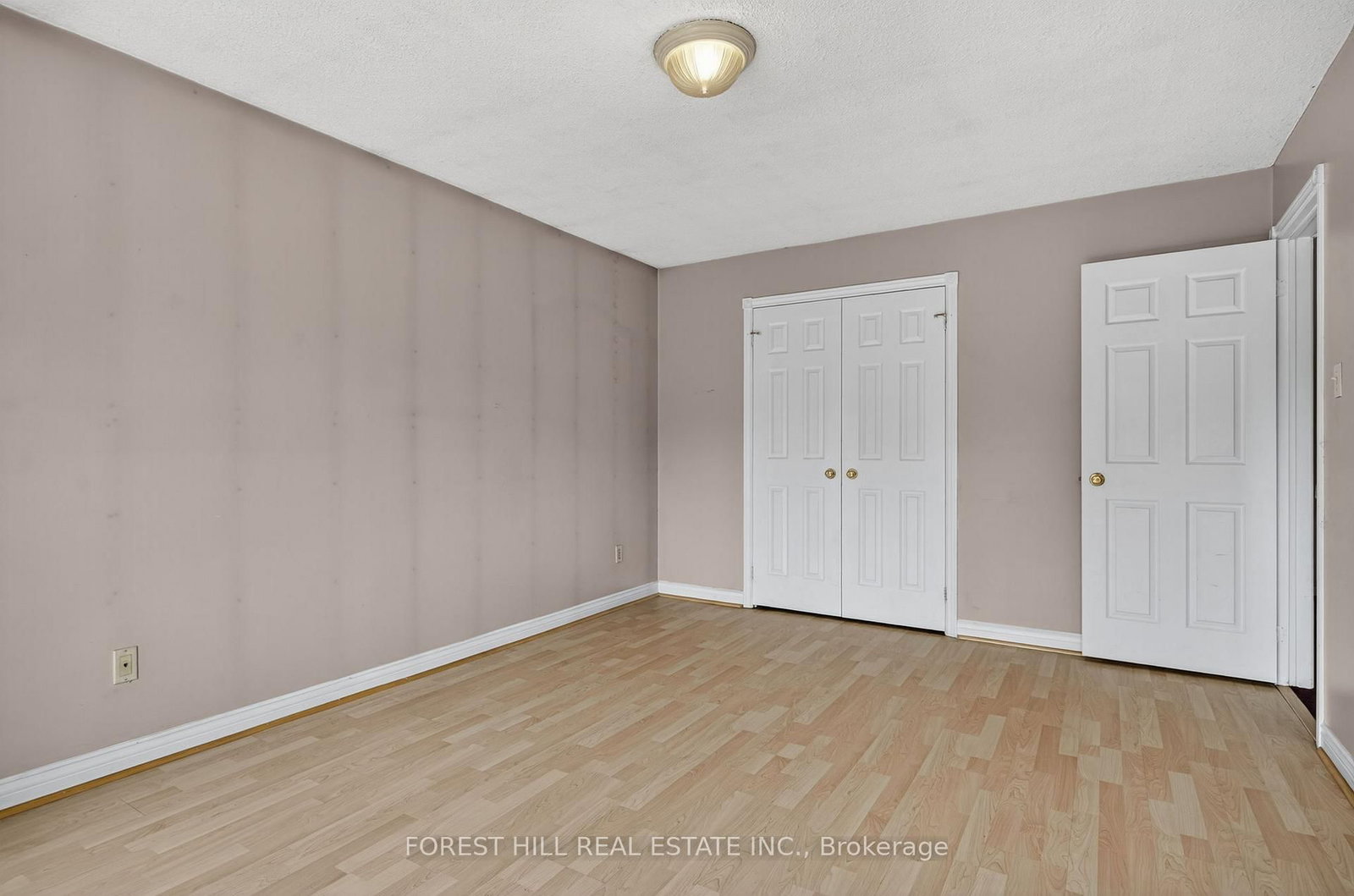 Detached House sold at 1345 Sir David Drive, Oakville, Ontario, L6J 6V5 - Clearview - MLS: W12325563