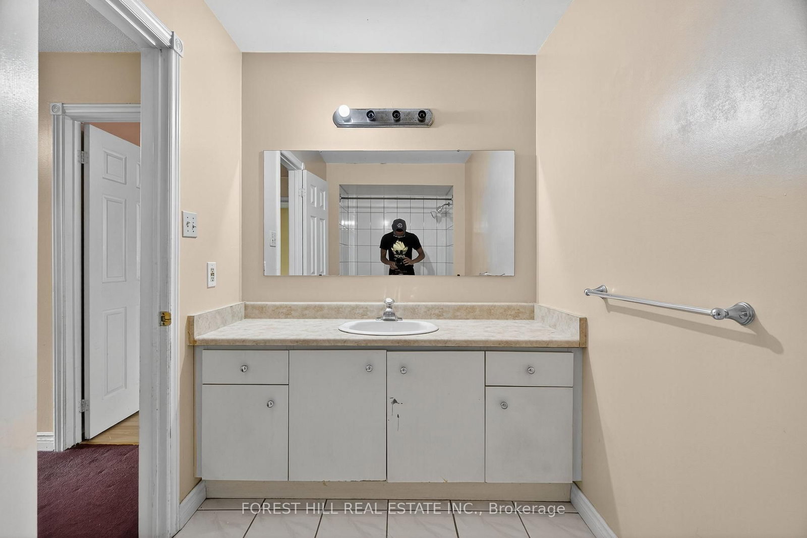 Detached House sold at 1345 Sir David Drive, Oakville, Ontario, L6J 6V5 - Clearview - MLS: W12325563