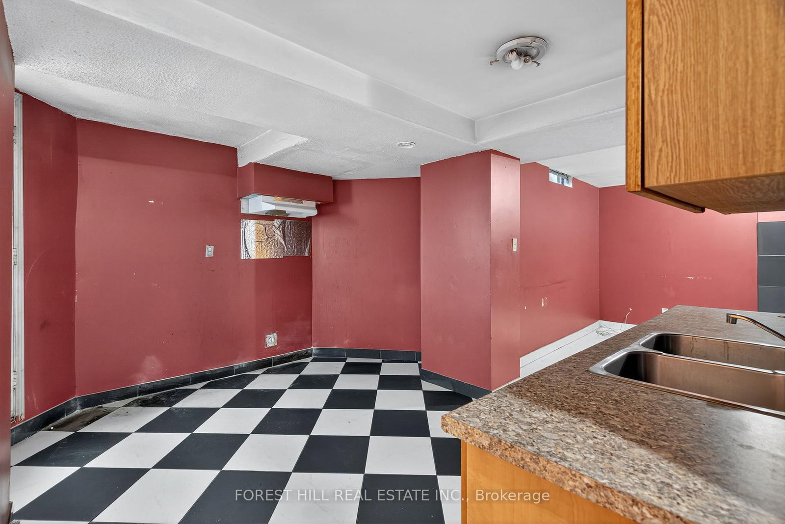 Detached House sold at 1345 Sir David Drive, Oakville, Ontario, L6J 6V5 - Clearview - MLS: W12325563