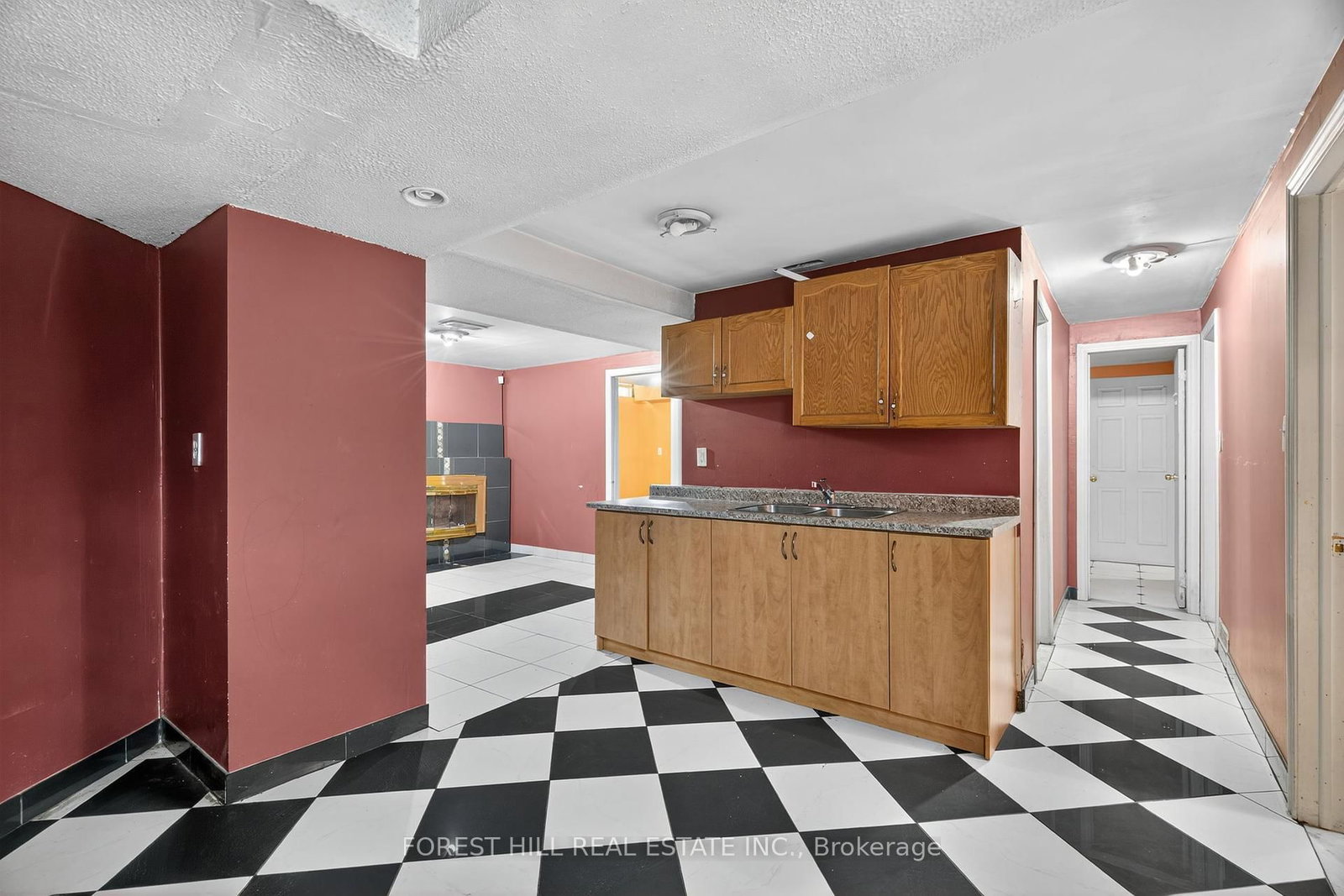 Detached House sold at 1345 Sir David Drive, Oakville, Ontario, L6J 6V5 - Clearview - MLS: W12325563