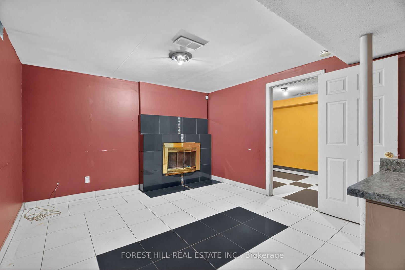 Detached House sold at 1345 Sir David Drive, Oakville, Ontario, L6J 6V5 - Clearview - MLS: W12325563