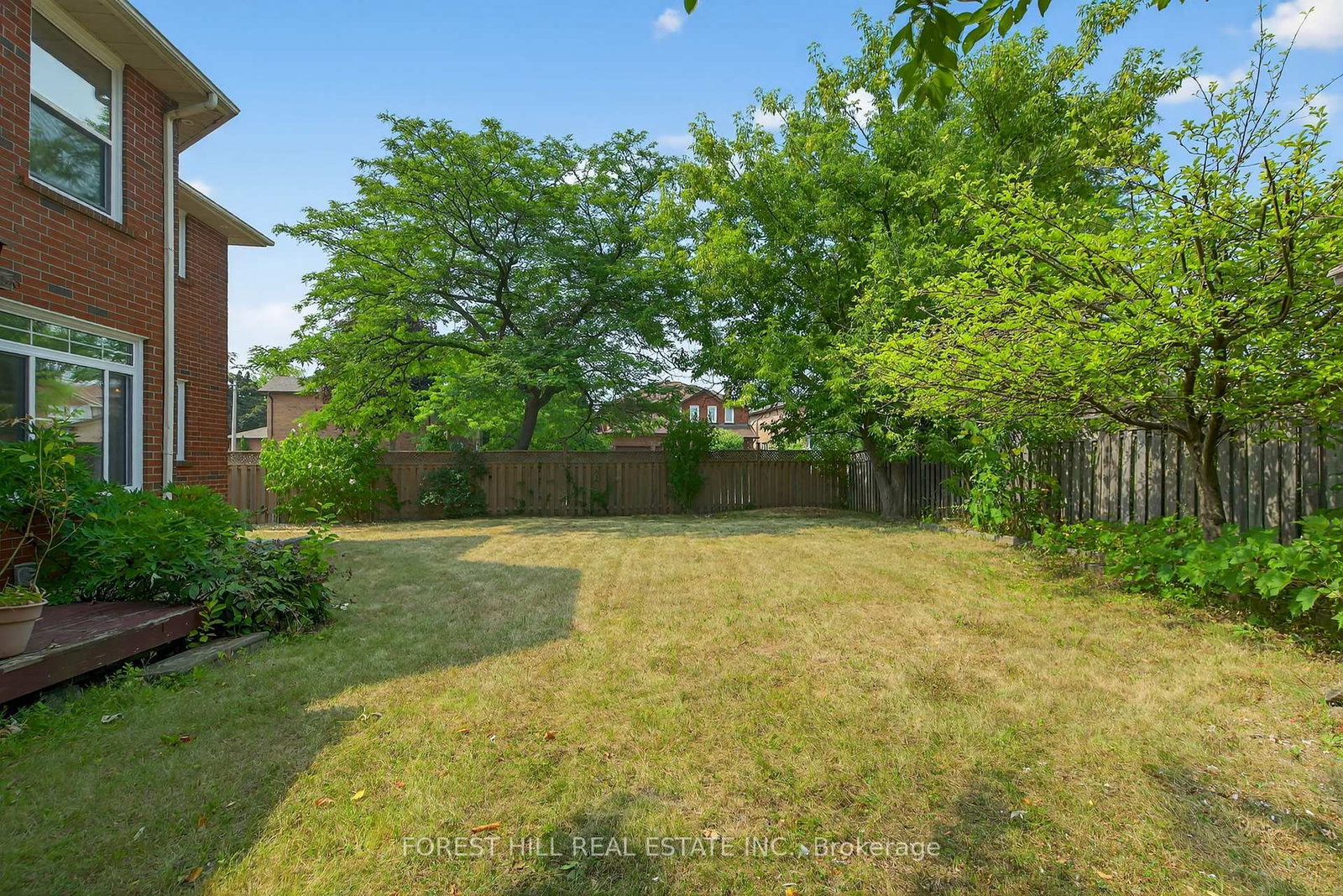 Detached House sold at 1345 Sir David Drive, Oakville, Ontario, L6J 6V5 - Clearview - MLS: W12325563