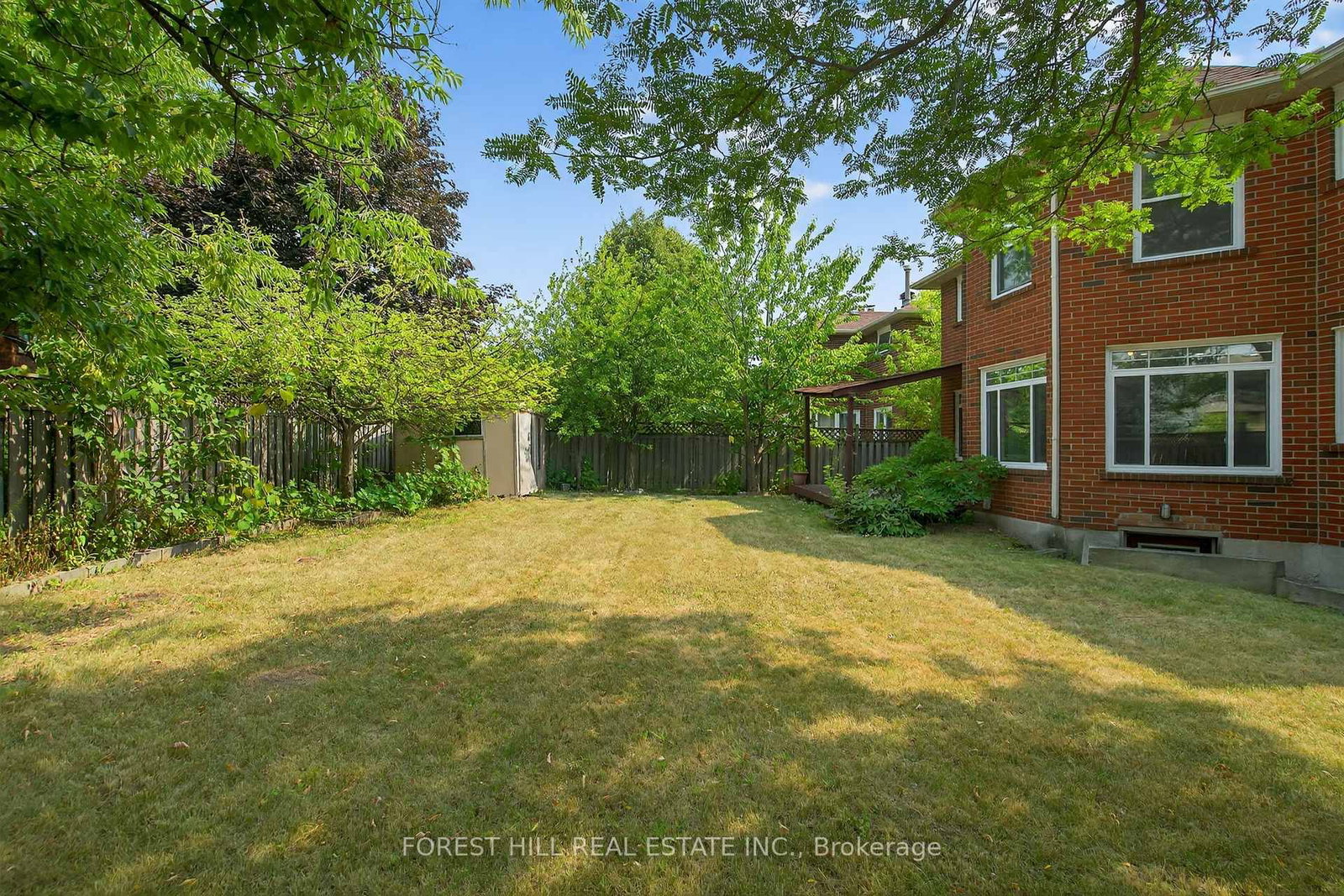 Detached House sold at 1345 Sir David Drive, Oakville, Ontario, L6J 6V5 - Clearview - MLS: W12325563