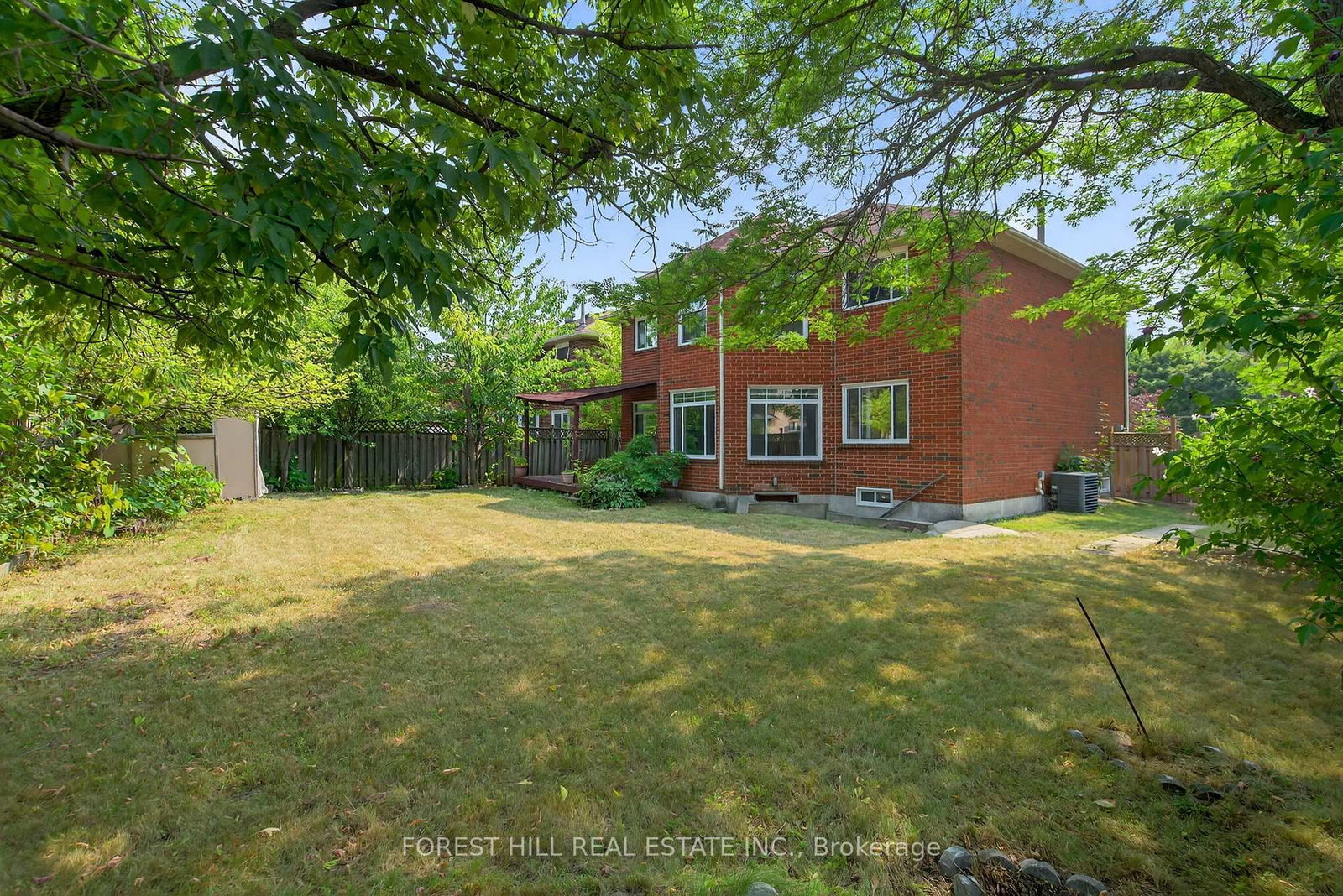 Detached House sold at 1345 Sir David Drive, Oakville, Ontario, L6J 6V5 - Clearview - MLS: W12325563