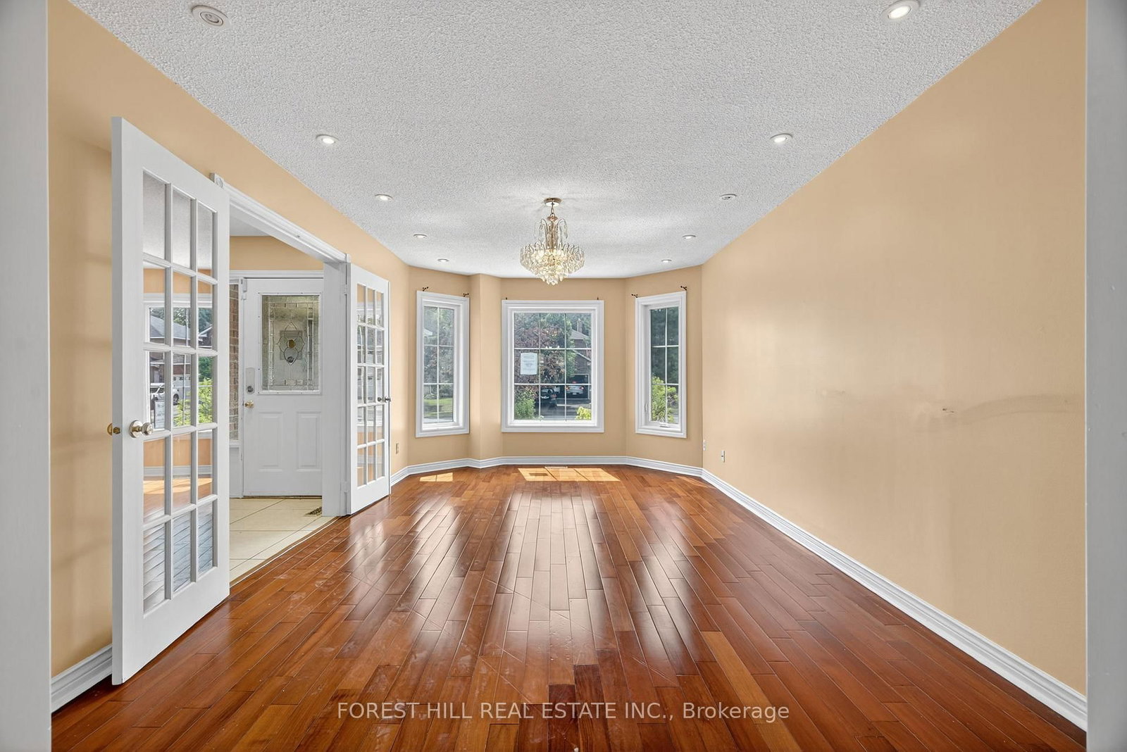 Detached House sold at 1345 Sir David Drive, Oakville, Ontario, L6J 6V5 - Clearview - MLS: W12325563